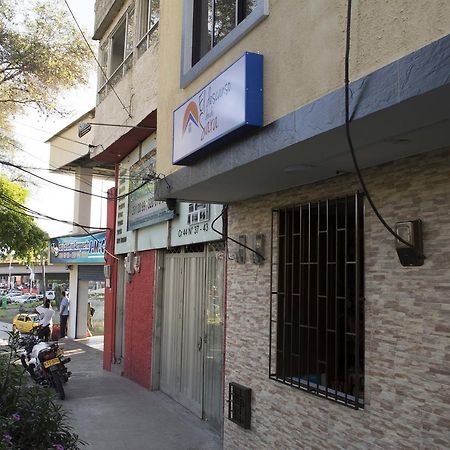 El Descanso Donde Sara Hostel Меделин Екстериор снимка