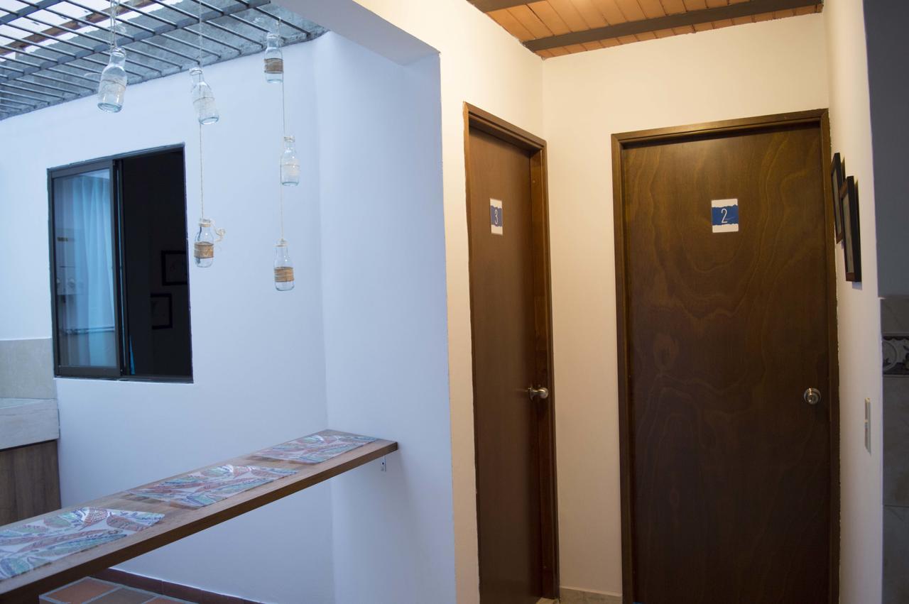 El Descanso Donde Sara Hostel Меделин Екстериор снимка