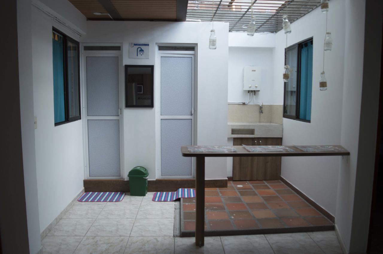 El Descanso Donde Sara Hostel Меделин Екстериор снимка