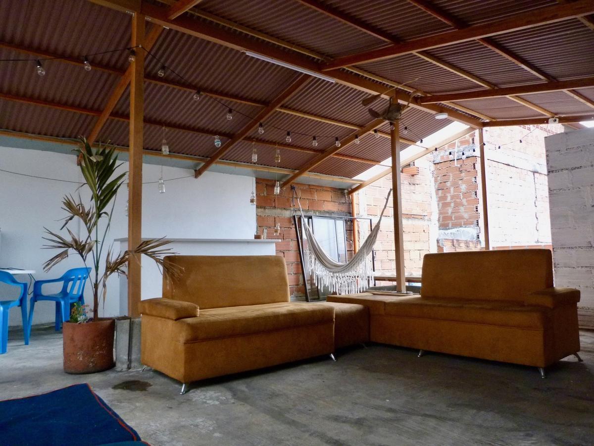 El Descanso Donde Sara Hostel Меделин Екстериор снимка
