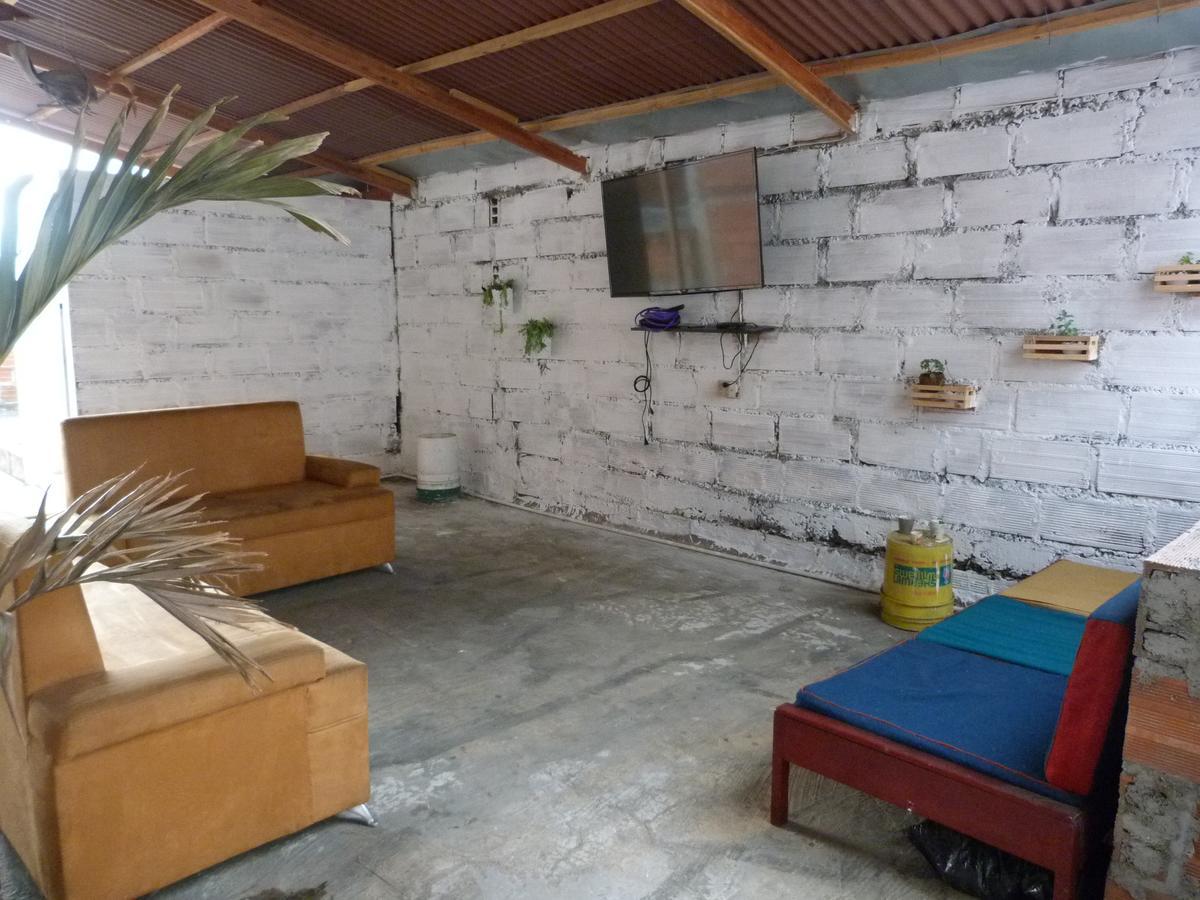 El Descanso Donde Sara Hostel Меделин Екстериор снимка