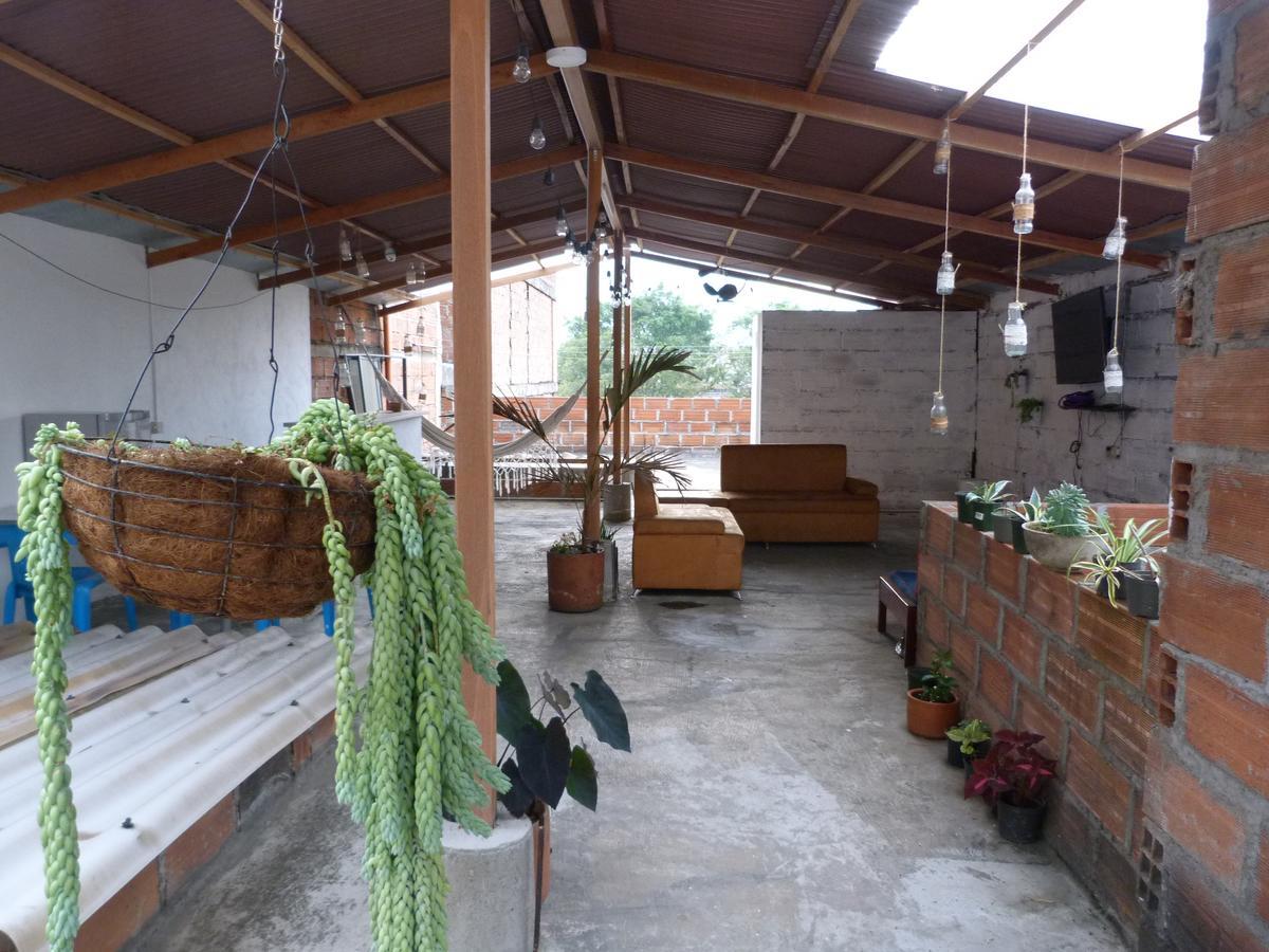 El Descanso Donde Sara Hostel Меделин Екстериор снимка