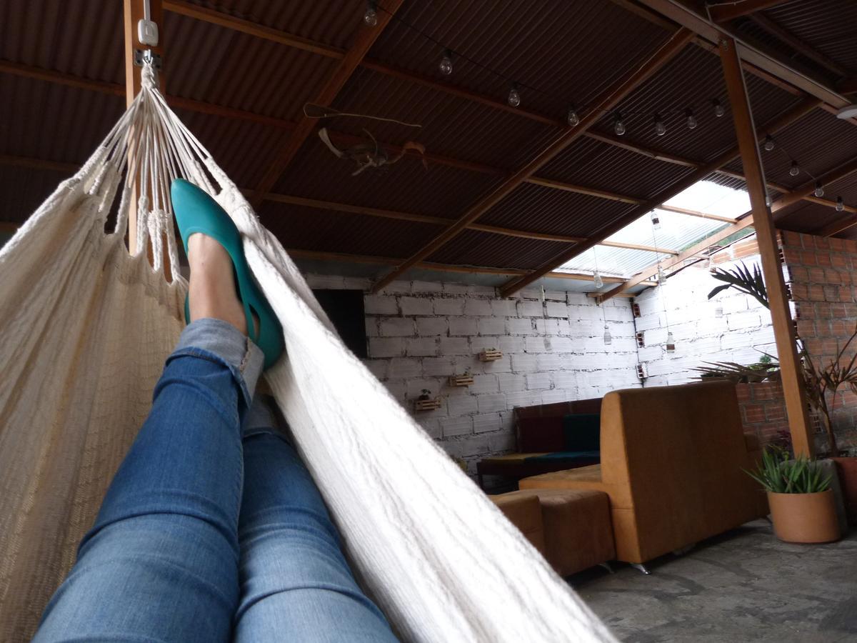El Descanso Donde Sara Hostel Меделин Екстериор снимка