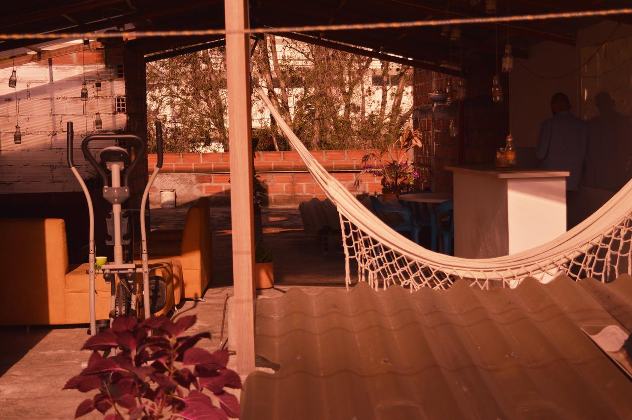 El Descanso Donde Sara Hostel Меделин Екстериор снимка